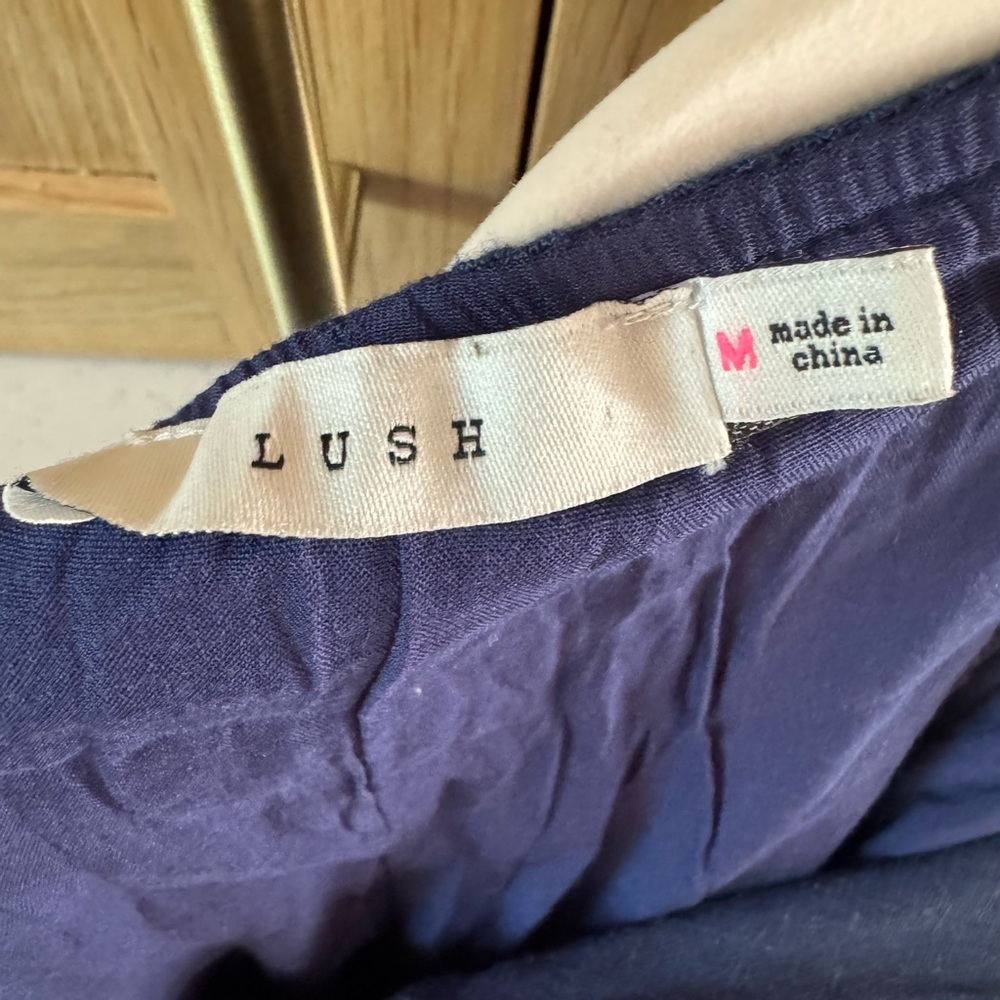 Lush Deep Blue Garment - Picture 2 of 4
